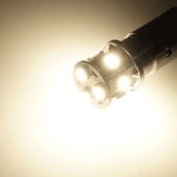 Ampoule 8 LEDs 24V - blanc chaud : remplacement, modernisation et meilleure sécurité de son véhicule