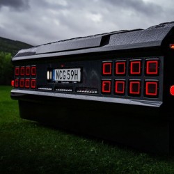 Feu arrière BREEZE LED multifonctions - Vue de 3/4 sur camion