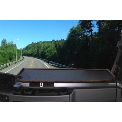 Tablette XXL noir/noyer pour MAN TGX XL, XLX ou XXL - Vue de la cabine du camion