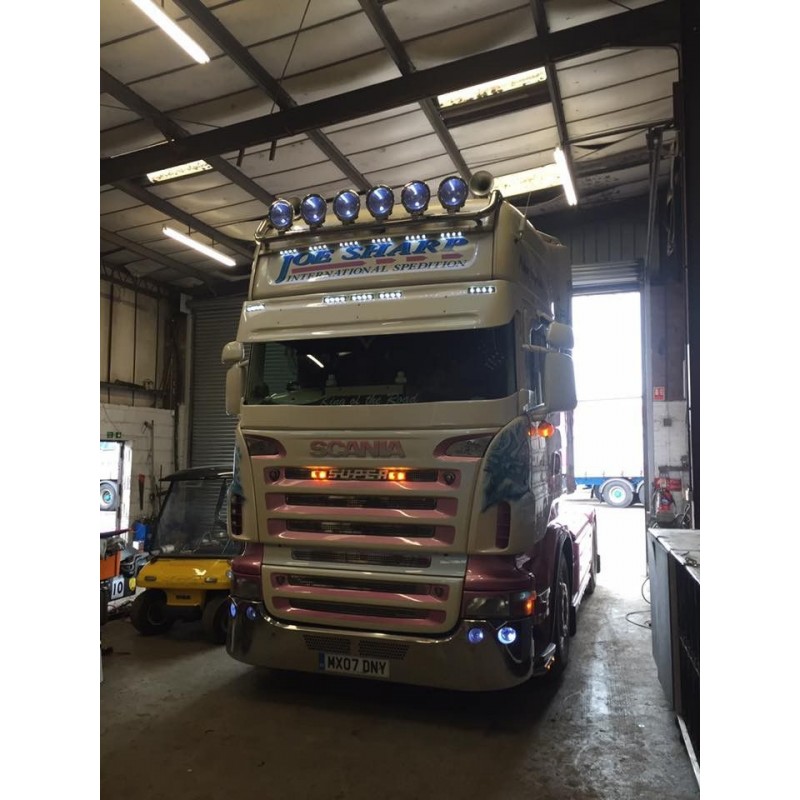 Visière Scania Type 143 – 5 veilleuses LED et protection solaire efficace Visière Scania Type 143 – 5 veilleuses LED et protection solaire efficace