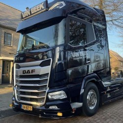 Spoiler en polyester en finition brut pour DAF XF, XG ou XG+ sur camion DAF noir