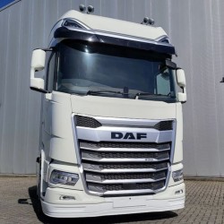 Spoiler en polyester en finition brut pour DAF XF, XG ou XG+ sur camion blanc