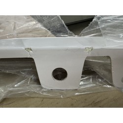 Etat à réparer du spoiler en polyester adaptable pour Renault T