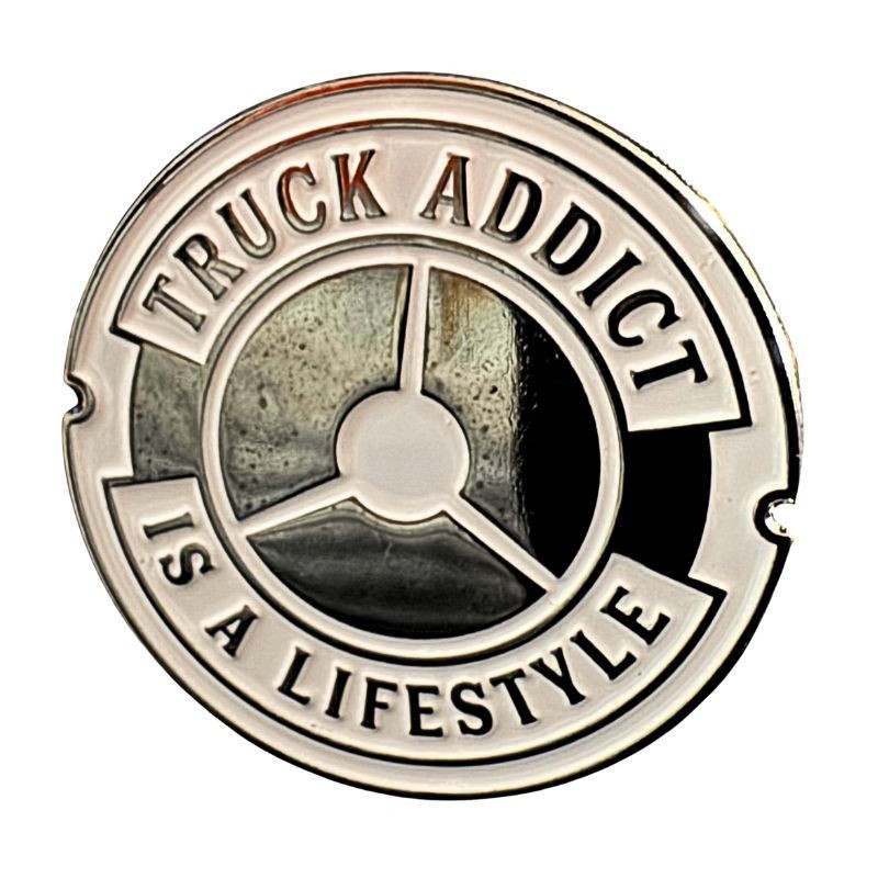 Pin's Truck Addict blanc et chrome : afficher sa passion camion