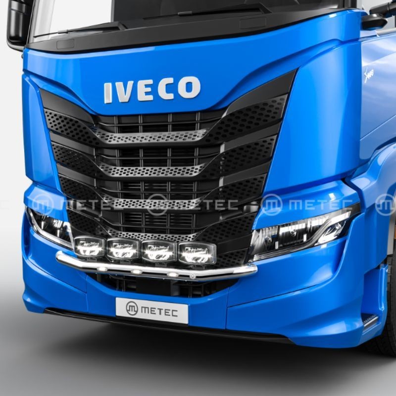 Rampe de Calandre Inox avec LEDs CITY pour camion Iveco S-Way mise en situation sur un poids lourd bleu Rampe de Calandre Inox avec LEDs CITY pour camion Iveco S-Way mise en situation sur un poids lourd bleu