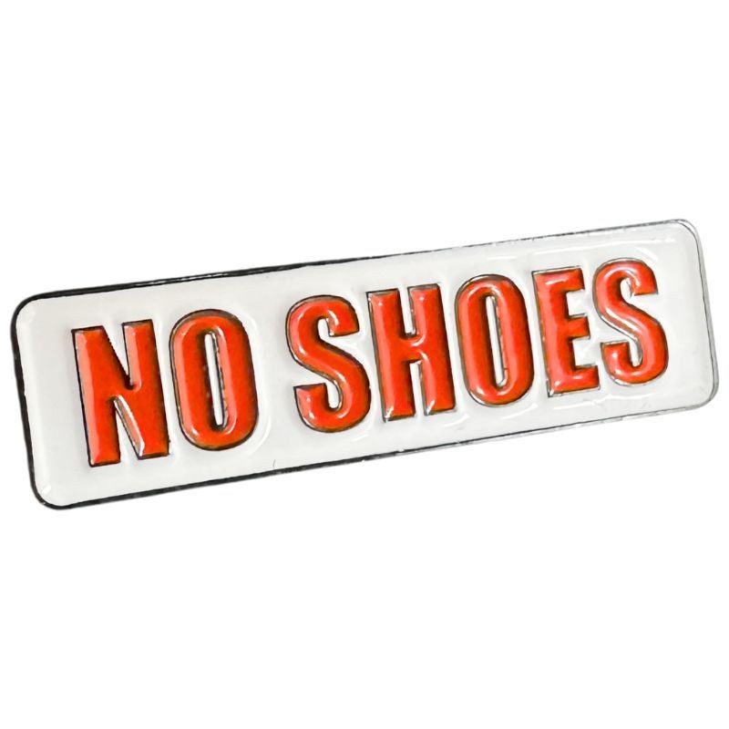 Pin's No Shoes : Accessoire Collector Humoristique pour routier