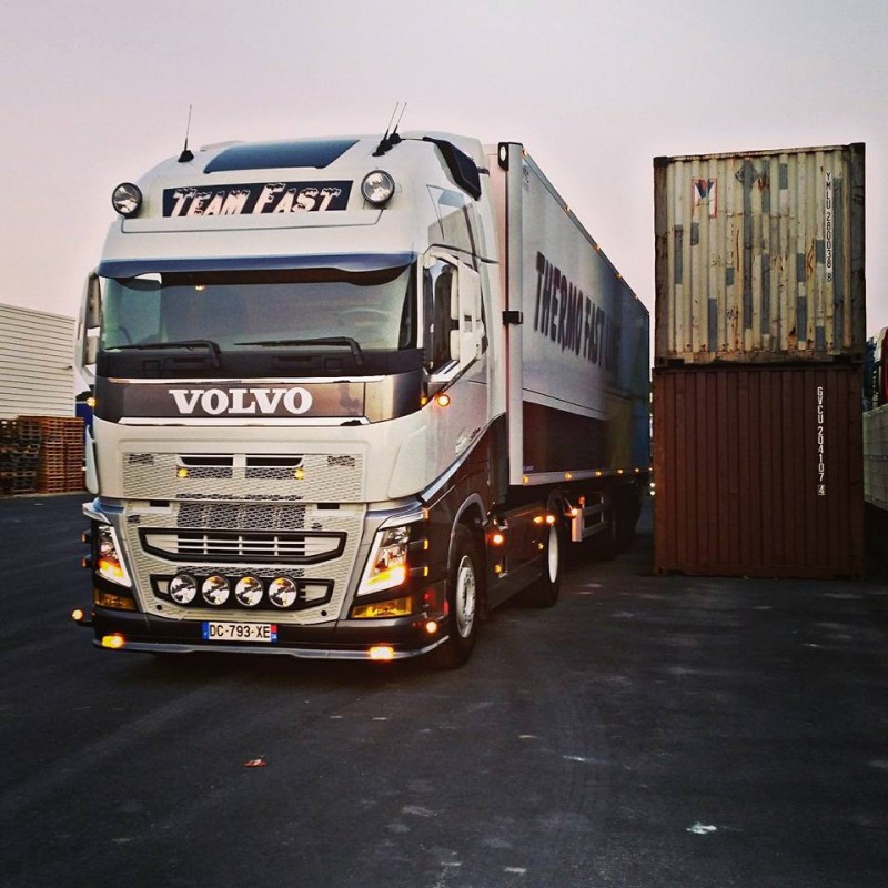 Стекло фары volvo fh4